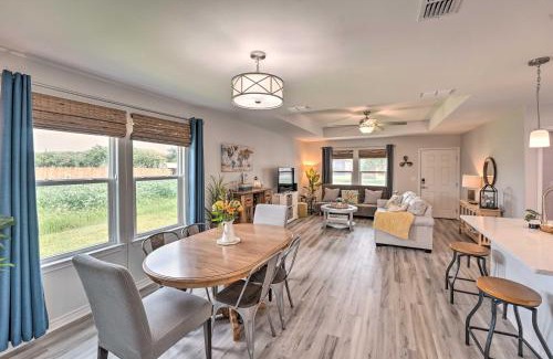 San Patricio County House | 2 Mi to Boating RR Sea House in Aransas Pass!