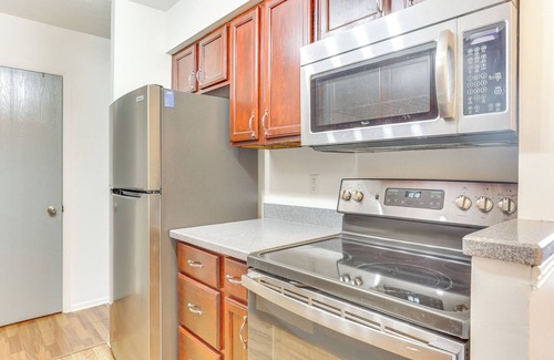 Stow House | 2 Mi to Bow Wow Beach: Townhome w/Pool Access!