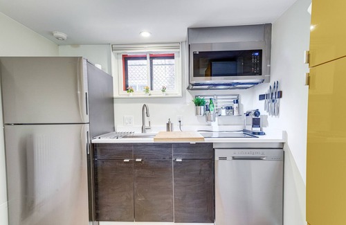 City Park Apartment | 2 Mi to Downtown Denver: Stylish Gem w/Fireplace!
