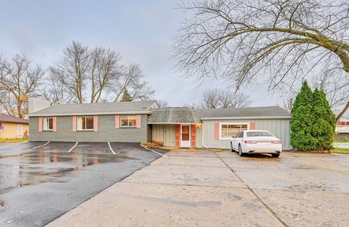 Mount Morris Township House | 2 Mi to Downtown Flushing: Spacious Retreat!