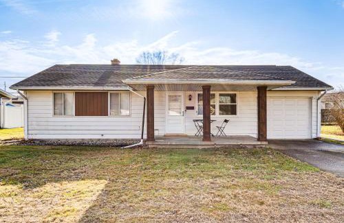 Logansport House | 2 Mi to Downtown Logansport Quiet Home with Grill