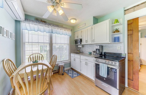 Wells Condo | 2 Mi to Drakes Island Beach: Condo w/Indoor Pool!