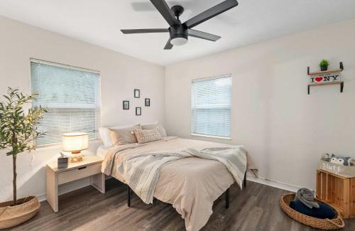 College Park House | 2 MI to DT Orlando & Winter Park