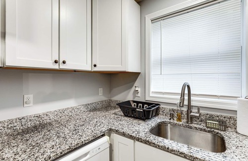 Attleboro House | 2 Mi to Dtwn Attleboro: Pet-Friendly Apt!