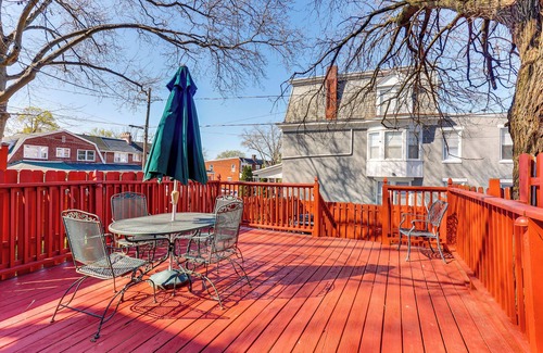 Harrisburg - Hershey House | 2 Mi to Dtwn: Harrisburg Escape w/Furnished Deck!