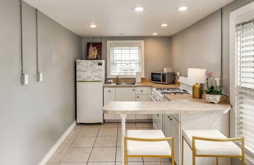 East Hill Apartment | 2 Mi to Dtwn Pensacola: Dog-Friendly Apartment
