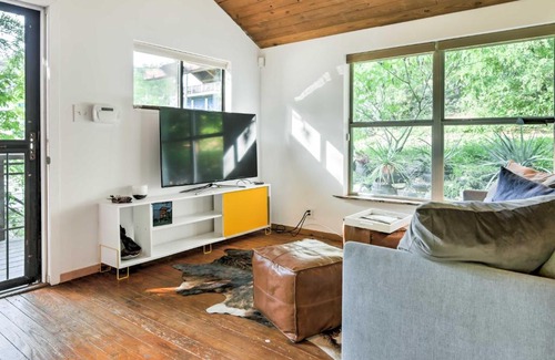 Blackshear-Prospect Hill Apartment | 2 Mi to Dtwn Pet-Friendly Austin Studio with Yard