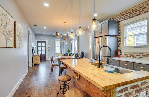 Eastside Promise Neighborhood House | ~ 2 Mi to Dtwn San Antonio: Comfy Home w/Yard!