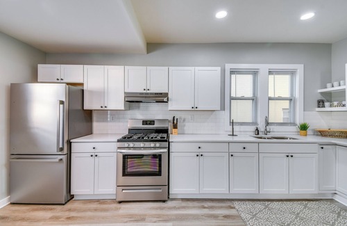 Syracuse Apartment | 2 Mi to Dtwn: Syracuse Gem w/Screened Porch