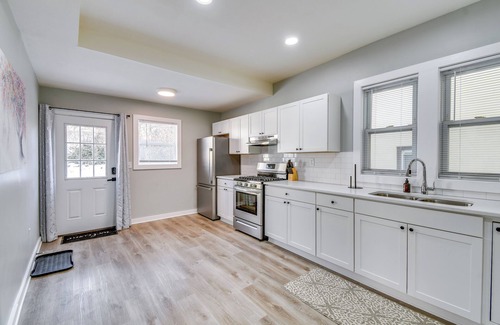 Syracuse Apartment | 2 Mi to Dtwn: Syracuse Gem w/Screened Porch