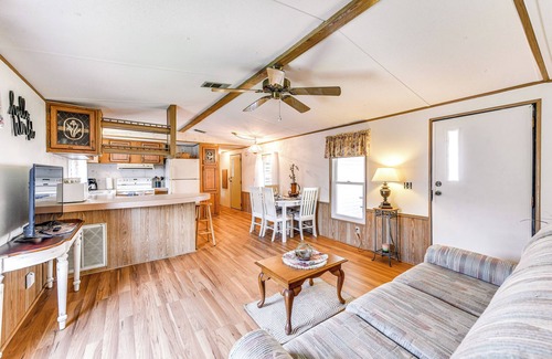 Ellenton House | 2 Mi to Ellenton Outlets: Home w/Community Perks!