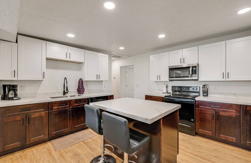 West Jordan House | 2 Mi to Gardner Village: Recently Remodeled Home!