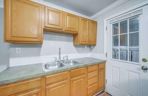 Euclid House | 2 Mi to Lake Erie: Home w/Yard in Euclid!