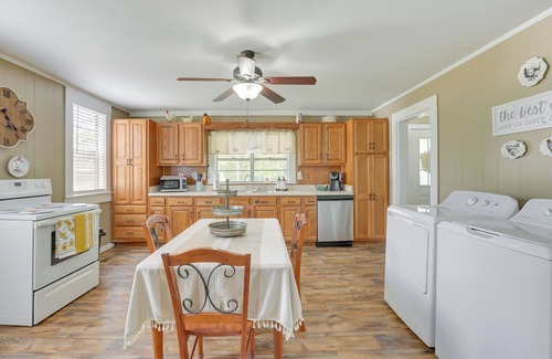 Lineville House | 2 Mi to Lake: Lineville Farmhouse w/Fire Pit