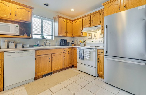Manitowoc House | 2 Mi to Lake Michigan: Cozy Duplex w/Private Yard