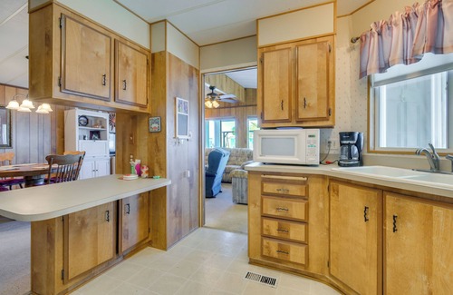 Desert Hills House | 2 Mi to Lake Havasu: Pet-Friendly Home w/Grill!
