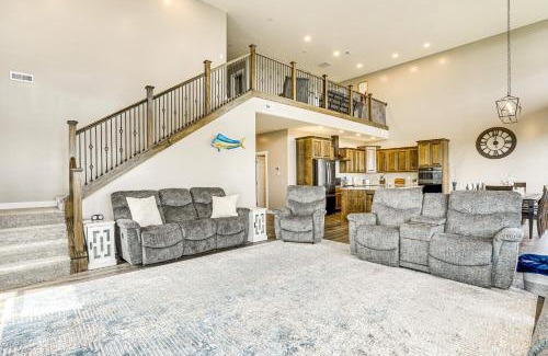 Crofton House | 2 Mi to Lewis and Clark Lake Spacious Getaway