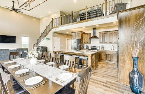 Crofton House | 2 Mi to Lewis and Clark Lake Spacious Getaway