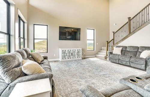Crofton House | 2 Mi to Lewis and Clark Lake Spacious Getaway