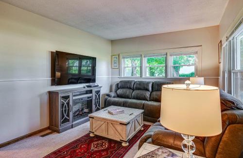 Oak Grove House | 2 Mi to Oak Grove Racing and Gaming Home on 1 Acre