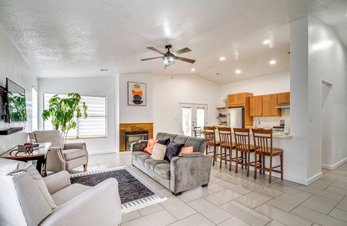 Westside Cottage | 2 Mi to Petroglyph Natl Monument: Updated Home