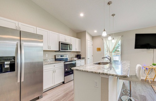 Dunnellon House | 2 Mi to Rainbow Springs: Home w/Hot Tub!