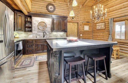 Show Low Cottage | 2 Mi to Show Low Lake: Log Cabin w/Large Yard!