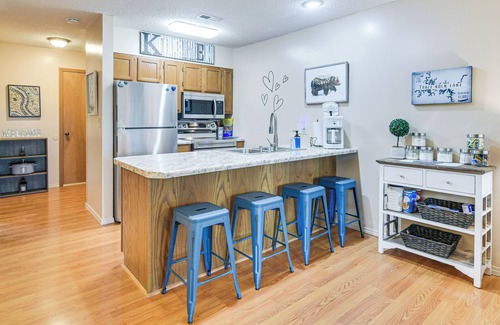 Notch Estates Condo | 2 Mi to Silver Dollar City: Branson West Condo!