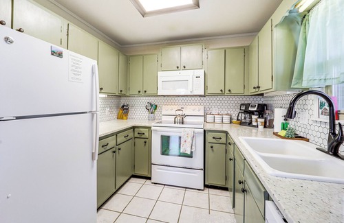 Charter Hills Cabin | 2 Mi to Skiing: Blue Ridge Mtn Cabin w/Hot Tub!