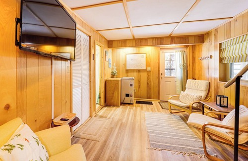 Charter Hills Cabin | 2 Mi to Skiing: Blue Ridge Mtn Cabin w/Hot Tub!