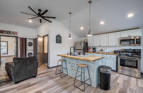 Warm Springs House | 2 Mi to Warm Springs Pools: Home w/Large Yard!