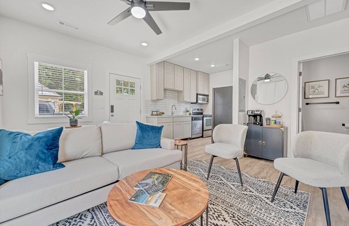 Rogers Cottage | .2 miles to Downtown Rogers on the Railyard bike trail