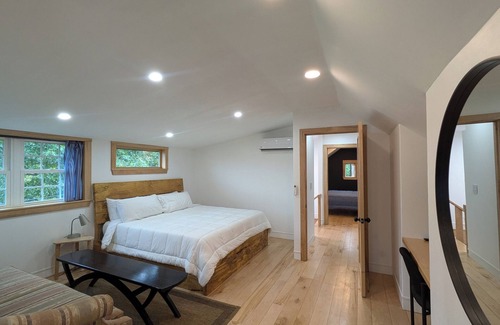 Benton House | 2 miles to Ricketts Glen. Updated and cozy schoolhouse with porch and fire pit.