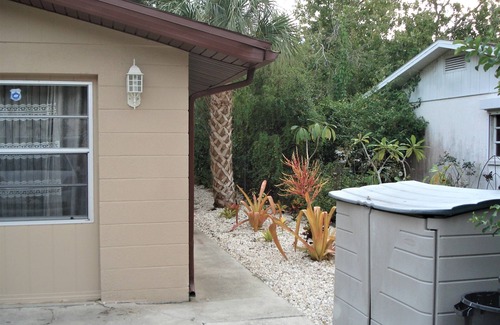 Venice Apartment | 2 Miles To Venice Beach Studio Efficency.