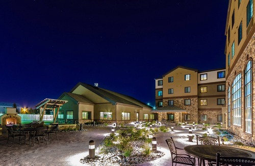 Grand Forks Condo | 2 Min from University of North Dakota. Free Breakfast. Indoor Pool & Hot Tub.