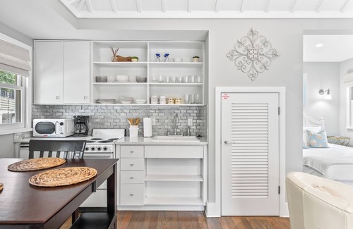 Rosemary Beach House | 2 Min to Beach, Heated Pool + Rosemary Town Square! Carriage House South of 30A