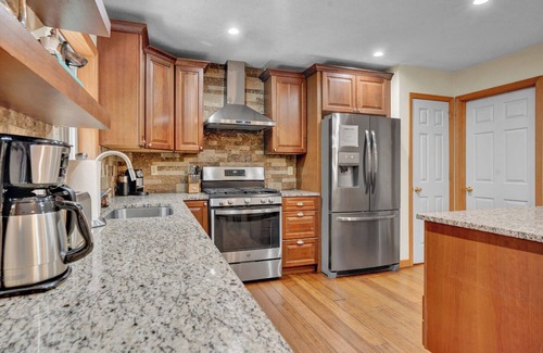 Gouldsboro Ski Chalet | 2 min Walk to Lake w/HotTub, Private Sauna, AC, Pets OK! near Hikes & Waterparks