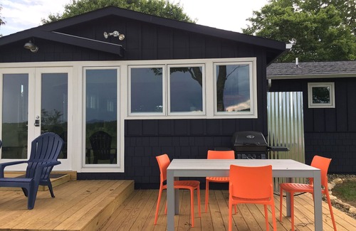 Tryon House | 2 mins to TIEC! THE ORANGE DOOR 3br 2 ba LUXE MODERN FARMHOUSE COTTAGE