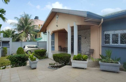 Douala Villa | 2 minutes from the Hôpital des Soeurs, modern, ergonomic villa to European standards