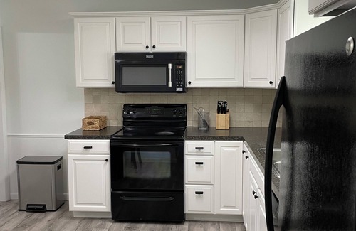 Fayetteville House | 2 minutes to Baum! 2 minutes to interstate! Pet friendly. Fenced in back yard.