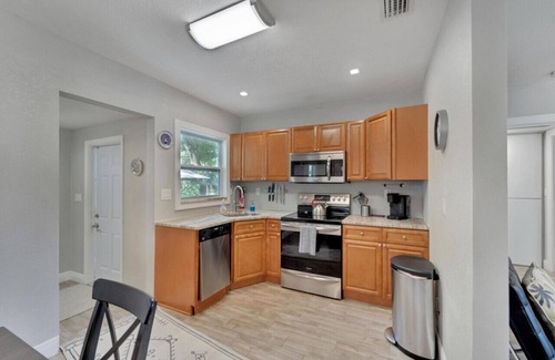 Riverside Heights House | 2 minutes to Downtown Tampa and Riverwalk