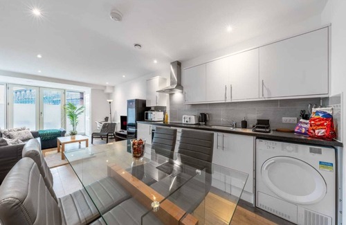 Edgware Apartment | 2 minutes to Edgware station, 15 minutes to Wembley Stadium