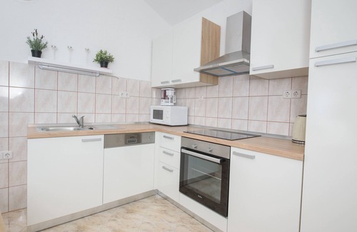 Kastel Stafilic Apartment | 2 minutes walk to the beach, Seaview apartment with seaview terrace, BBQ,parking