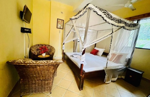 Galu Bed & Breakfast | 2 minutes walk to the Beach!3 bedroom villa