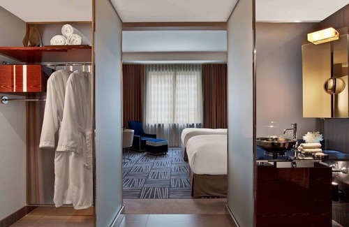 Downtown Dallas Hotel | 2 Modern Double Bed Rooms with Custom Details Near Downtown Dallas Fun