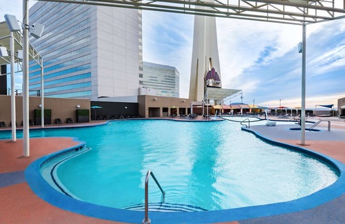 Gateway District Hotel | 2 Modern Units in “Entertainment Capital of the World!” Onsite Pool, Casino