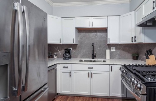 Old Town Hotel | 2 MTM Fully Furnished Rental in Old Town 2f&2r