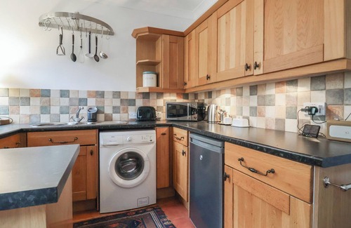 Honiton Cottage | 2 MYRTLE COTTAGES, pet friendly, with open fire in Stockland