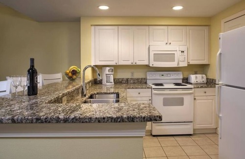 Hilton Head Resort | 2 Ocean-Inspired 1BR with Pool, Kitchen, Balcony and Walkable to Sun & Smoothies