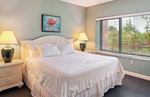 Hilton Head Resort | 2 Ocean-Inspired 1BR with Pool, Kitchen, Balcony and Walkable to Sun & Smoothies